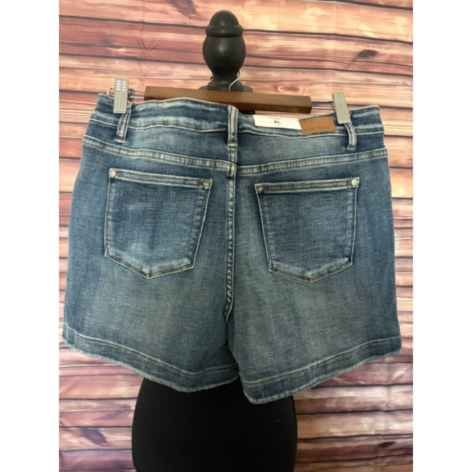 Judy Blue XL Mid Rise Cuffed Denim Shorts Medium Wash Stretch Denim NWT