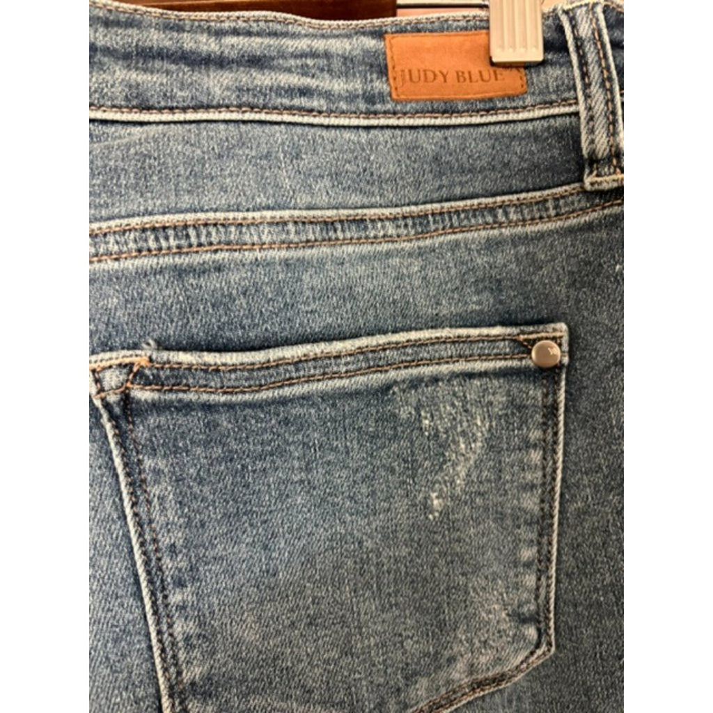 Judy Blue XL High Rise Distressed Raw Hem Shorts Medium Wash Stretch Denim NWT