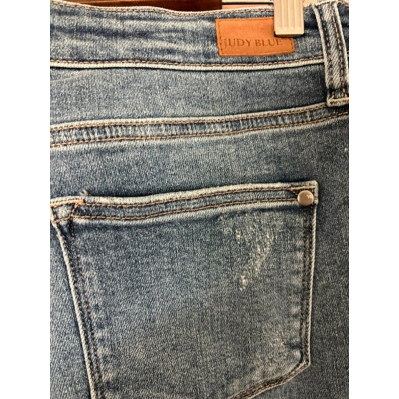 Judy Blue XL High Rise Distressed Raw Hem Shorts Medium Wash Stretch Denim NWT