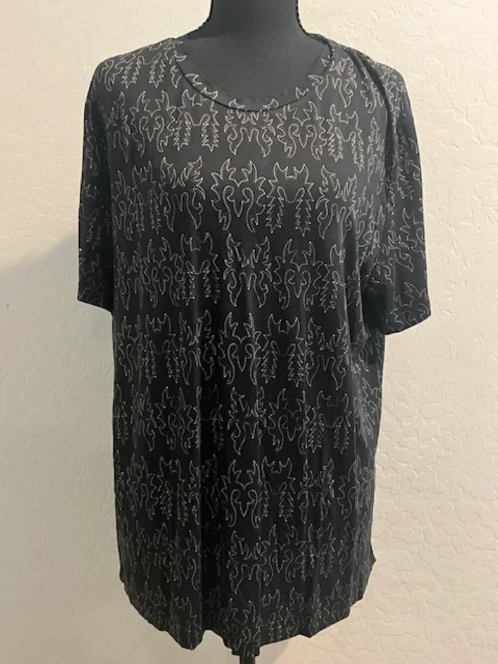 2 Fly Co Black Western Scroll Print Tunic Top Black 2X NWT