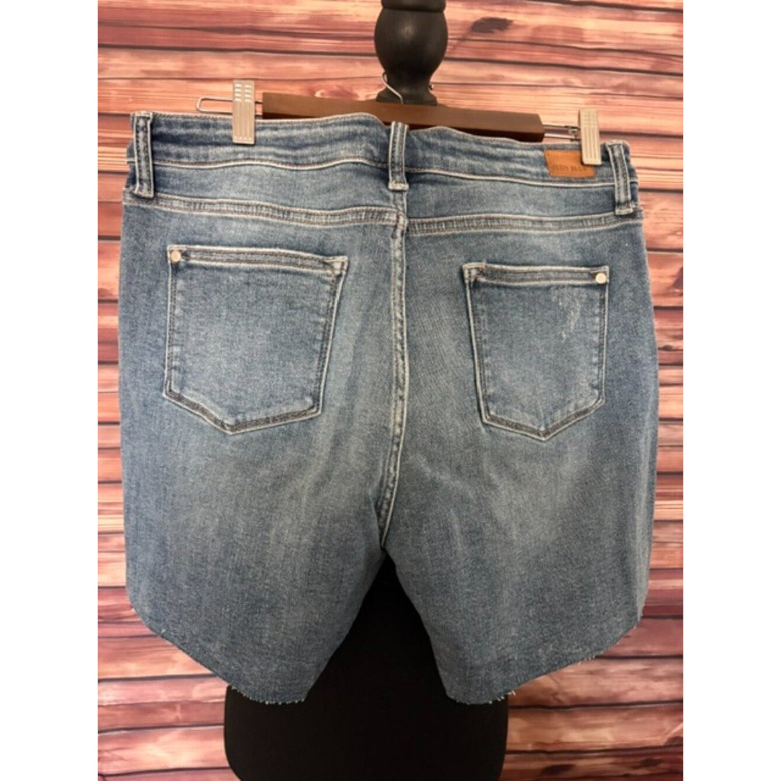 Judy Blue XL High Rise Distressed Raw Hem Shorts Medium Wash Stretch Denim NWT