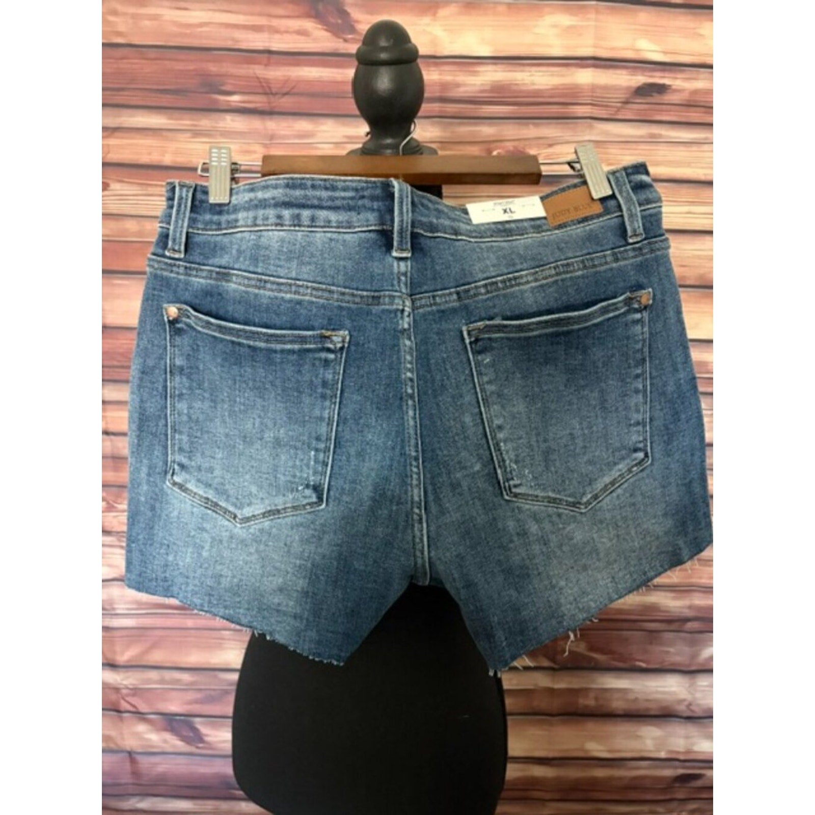 Judy Blue XL Mid Rise Raw Hem Denim Shorts Medium Wash Stretch Denim NWT