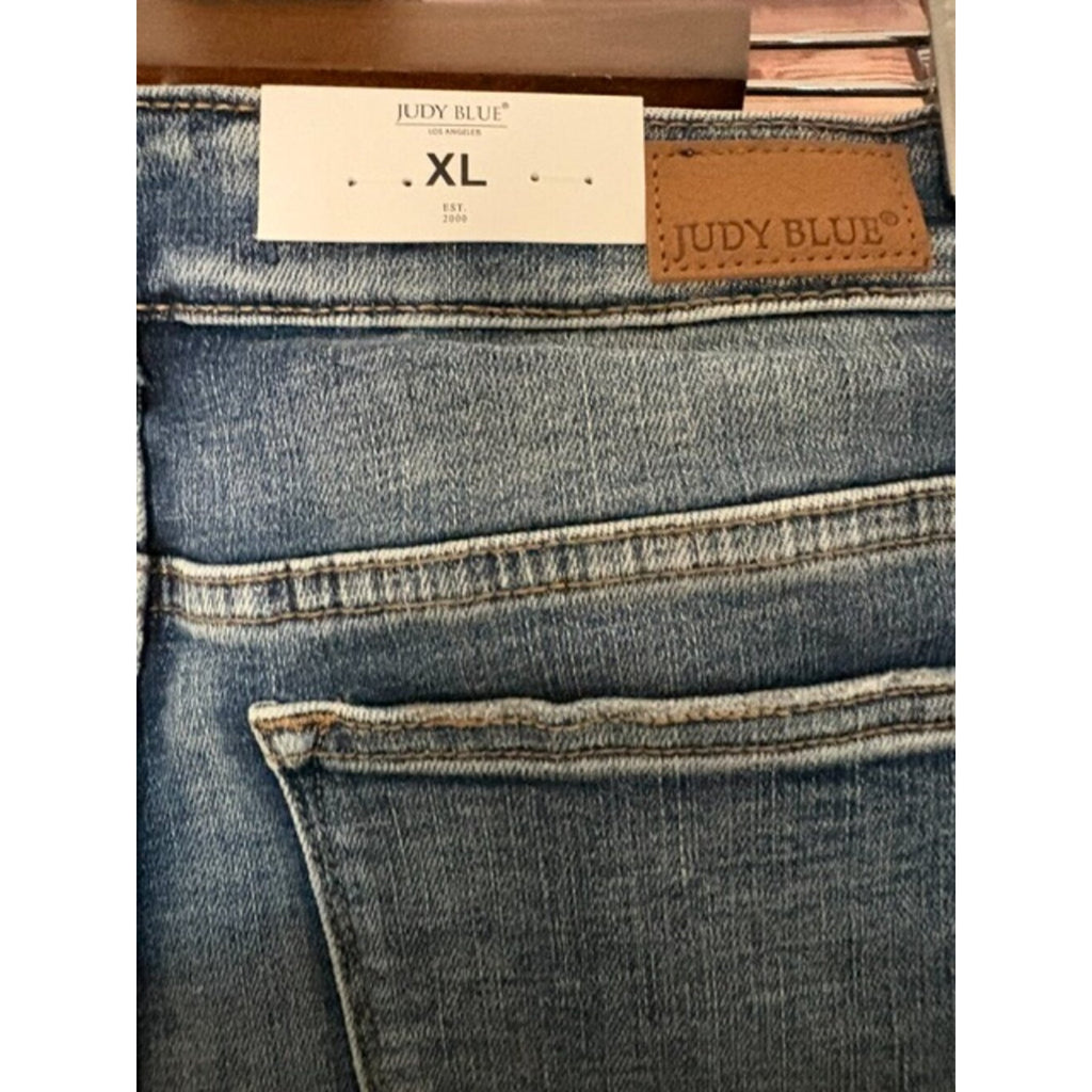 Judy Blue XL Mid Rise Cuffed Denim Shorts Medium Wash Stretch Denim NWT